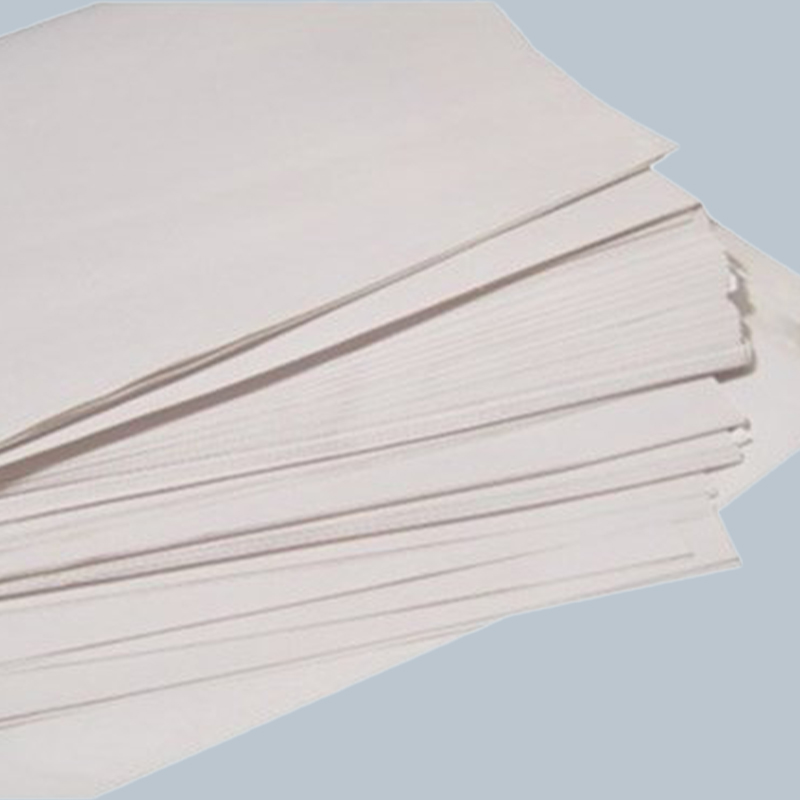 Papel de periódico blanquecino de 42 g/m² utilizado como papel de soporte